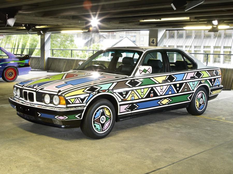  BMW 525i Art Car by Esther Mahlangu 1992 года  (фото 1 из 5)